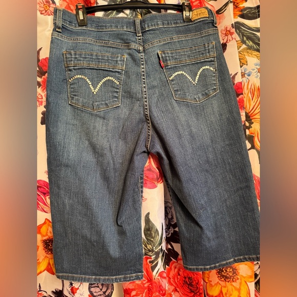 Levi's 512 Perfectly Slimming Capri Jeans - Picture 4 of 10